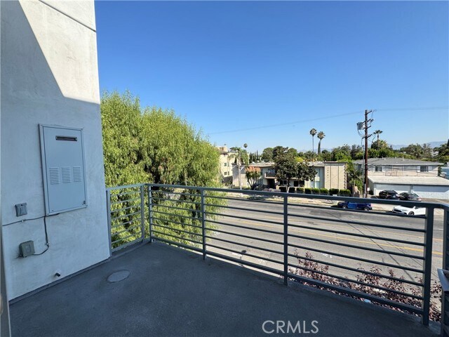 Building Photo - 14934 Burbank Blvd