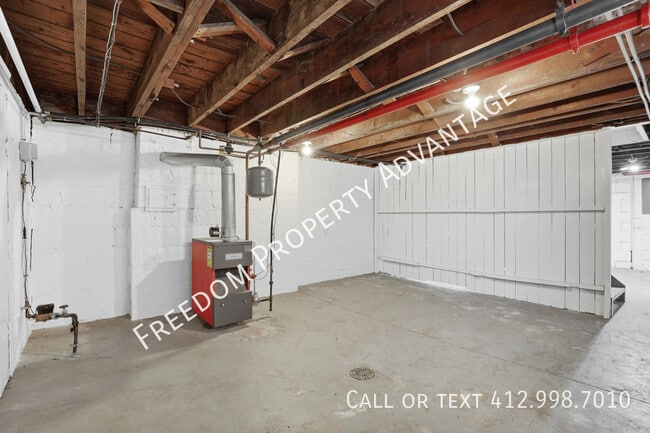 Building Photo - 755 Shady Dr E