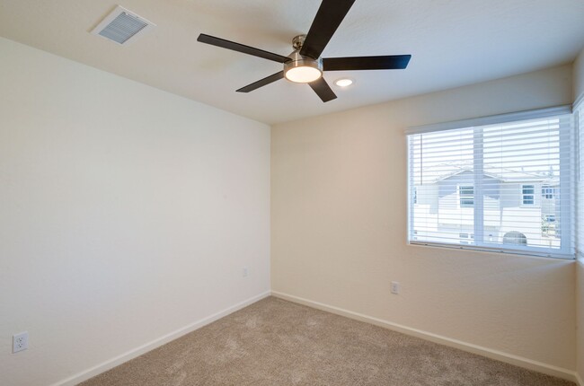 Building Photo - 1498 Vintage Ln