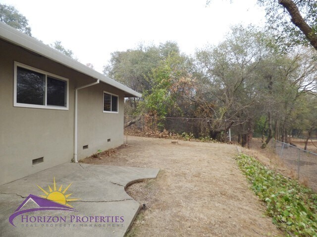 Building Photo - 4000-4002 Earnscliff Ave