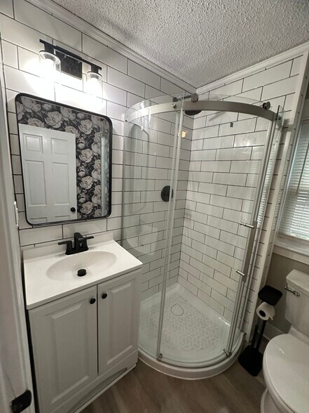 Building Photo - 17 Central St