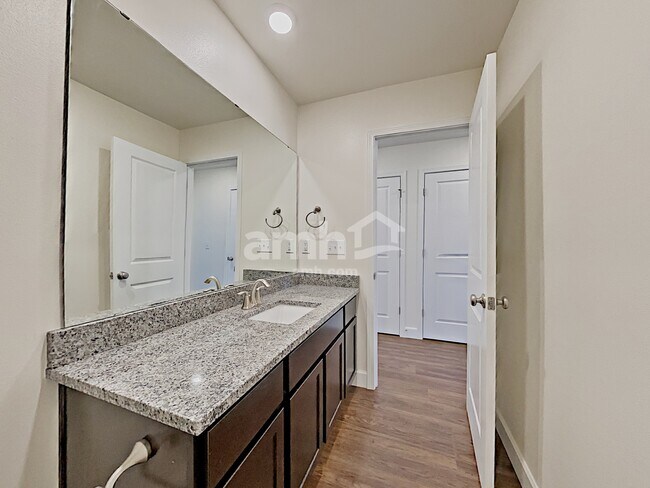 Building Photo - 10602 137th St E