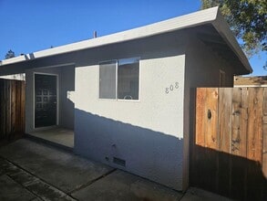 Building Photo - 808 Moraga Dr