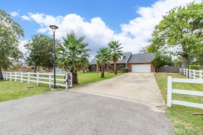 Building Photo - 3406 Maryland St