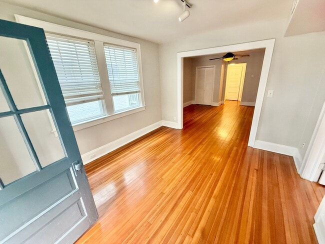 Building Photo - **BEST DEAL**Ghent -2 Bedroom condo 2nd Fl...