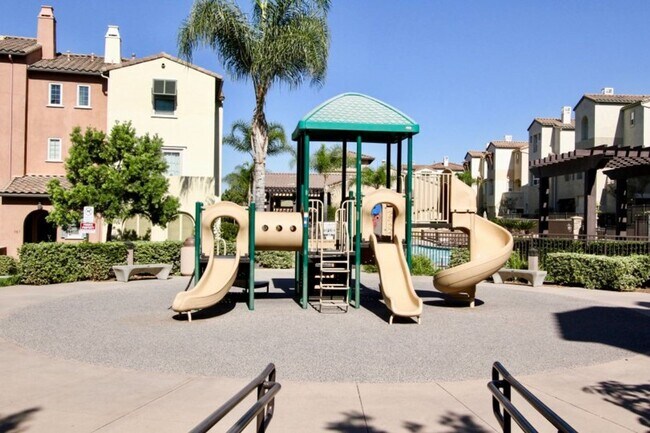 Building Photo - Spacious 3 Bed / 3 Bath Townhome with 2-Car Garage in Gated San Marcos Community