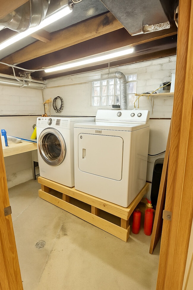 Building Photo - 5155 S Mobile Ave