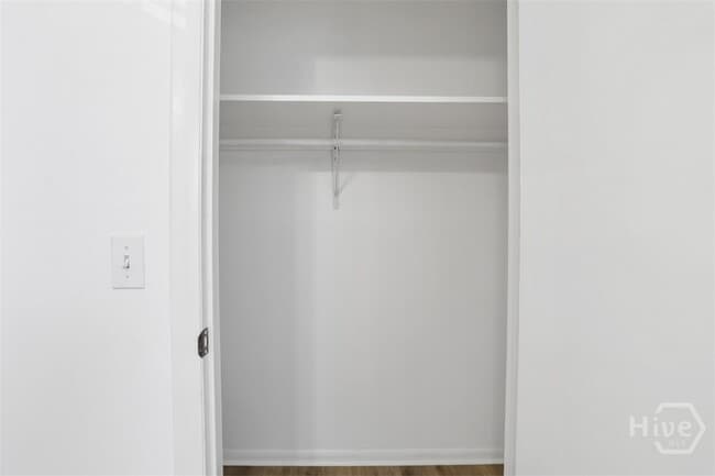 Building Photo - 18 Knollwood Cir