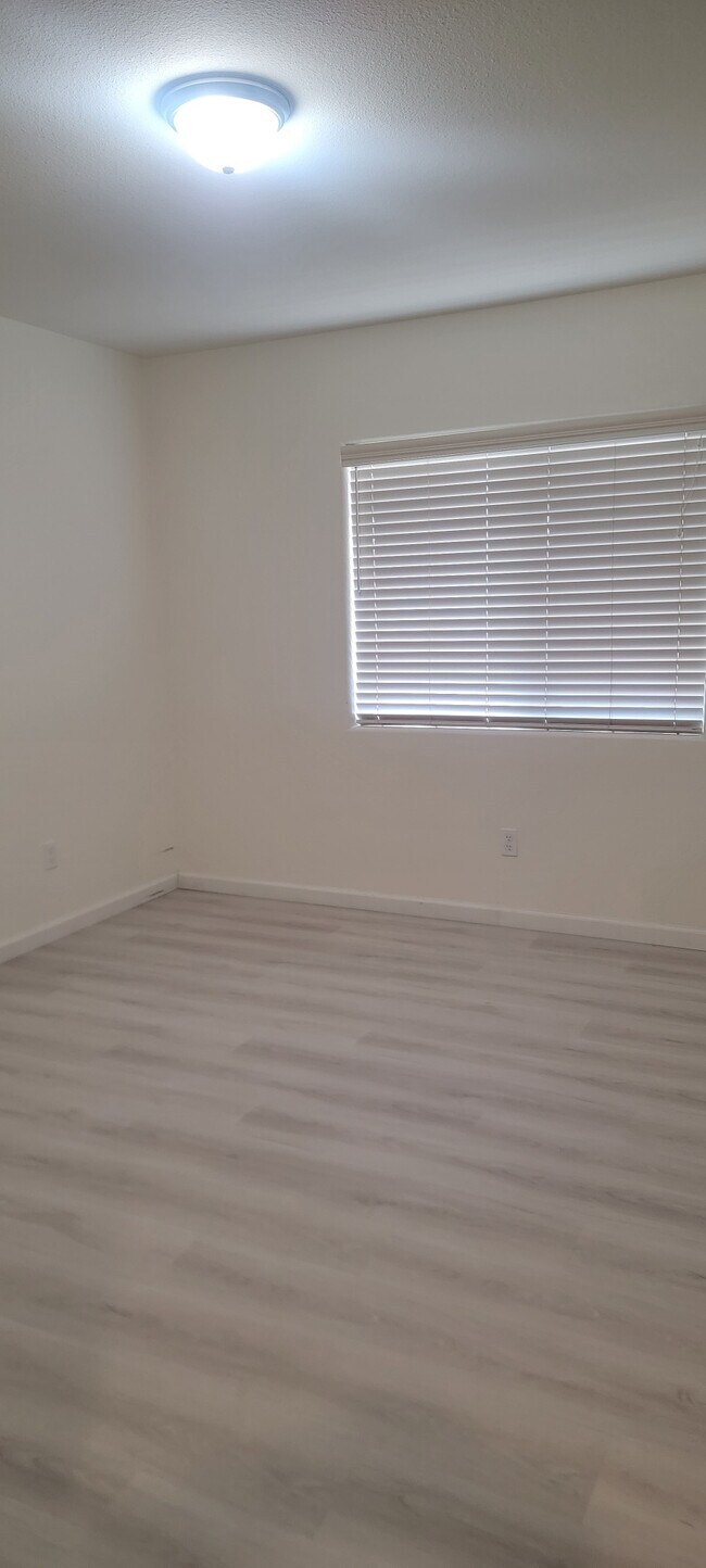 Building Photo - 2685 W McComb Ave