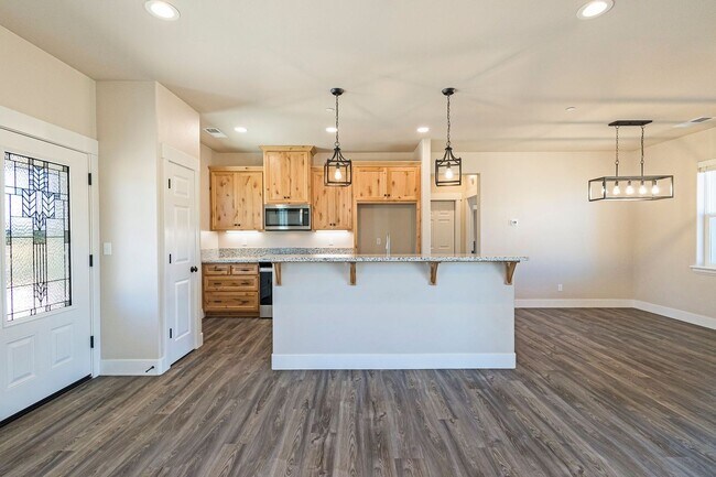 Building Photo - Large 2 Bed, 2 Bath in Paradise. Available...