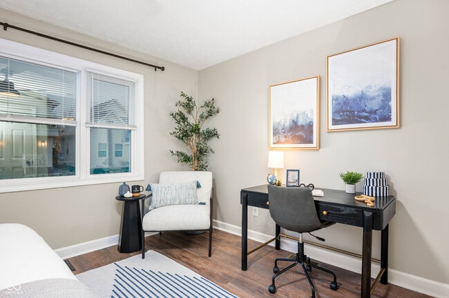 Building Photo - 413 E Caven St