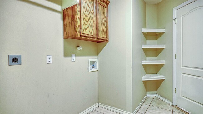 Building Photo - 2542 Windrose Dr