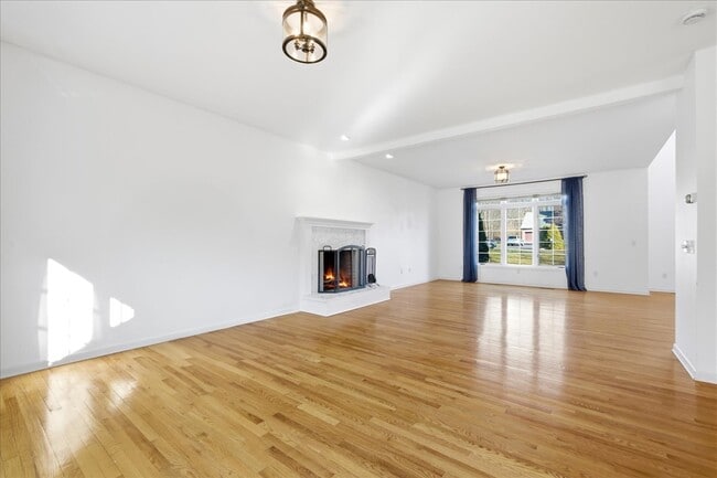 Building Photo - 48 Blue Hills Dr