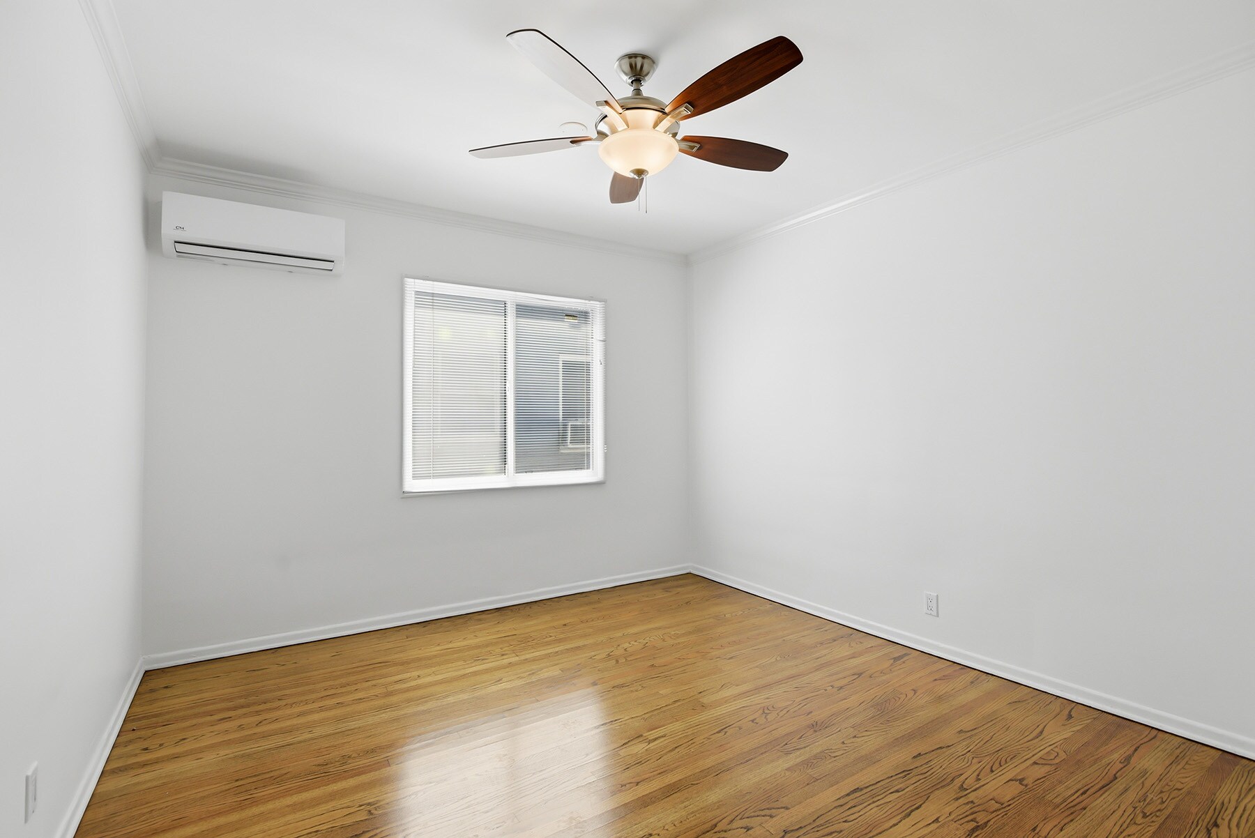 Building Photo - 722 1/2 N Edinburgh Ave