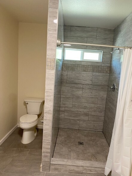 Building Photo - 930 N Van Ness Ave