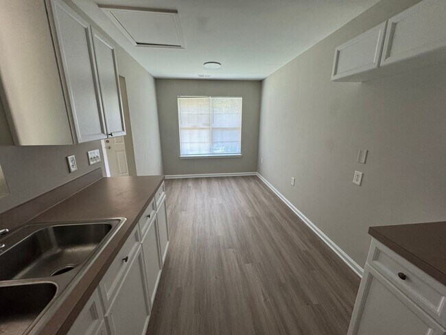 Building Photo - 5819 Hamilton Oaks Dr