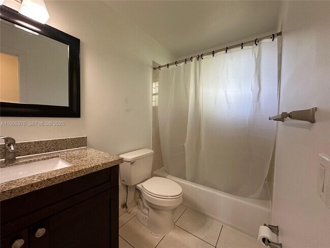 Building Photo - 2900 NE 17th Ave