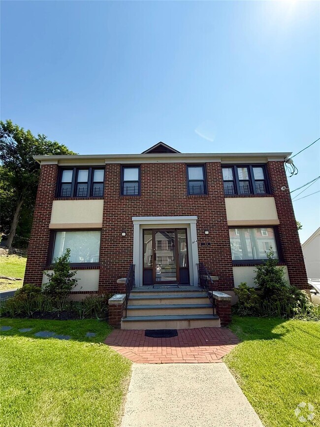Building Photo - 504 Ashford Ave