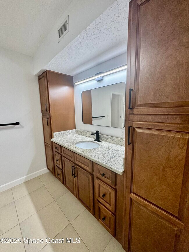 Building Photo - 1456 Guava Ave