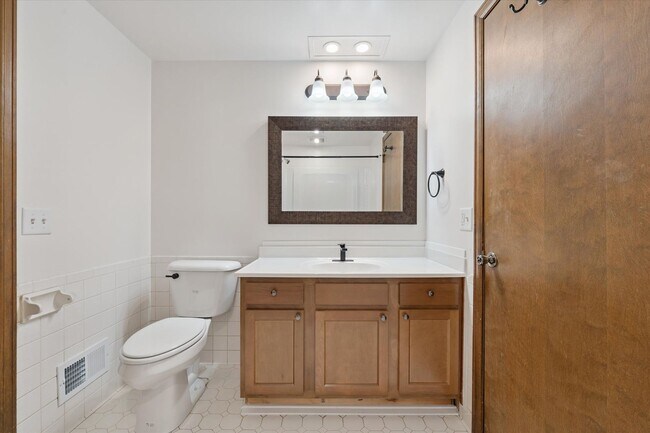 Building Photo - 5427-5433 Glenridge