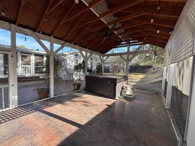 Building Photo - 5327 Chantilly Ln