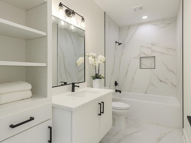 Building Photo - 5831 Banks St