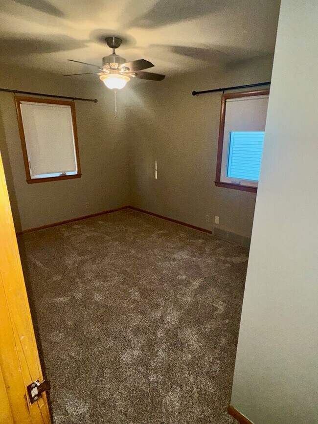 Building Photo - Bright and Spacious 3-Bedroom Home with Flexible Living Space