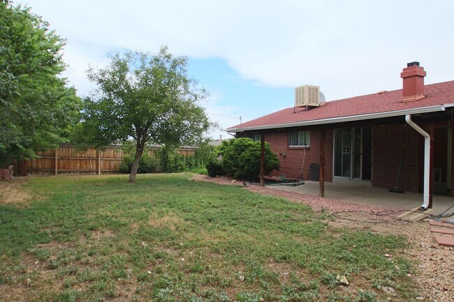 Building Photo - 2565 Willow Ln