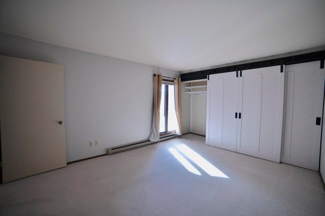 Building Photo - 1906 E Shorewood Blvd