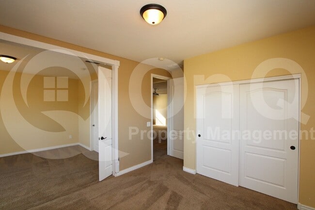 Building Photo - 1242 E Paul Dr