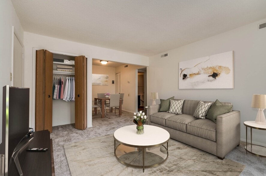 Building Photo - Lake in the Pines