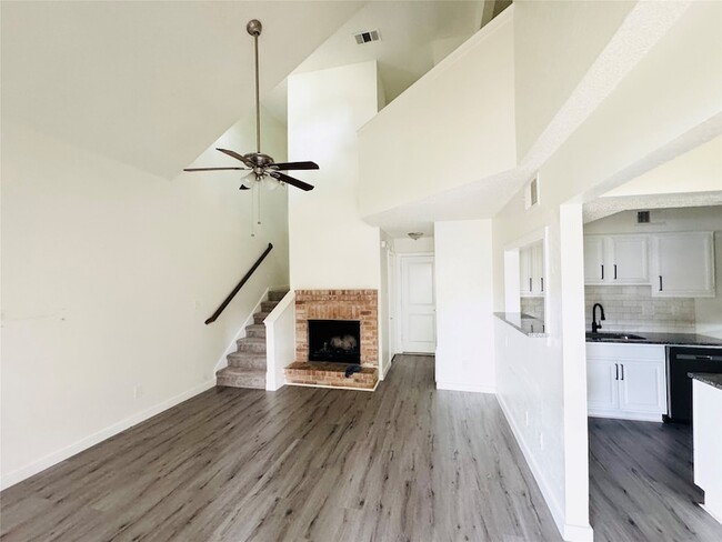 Building Photo - 10652 Hamlin Dr