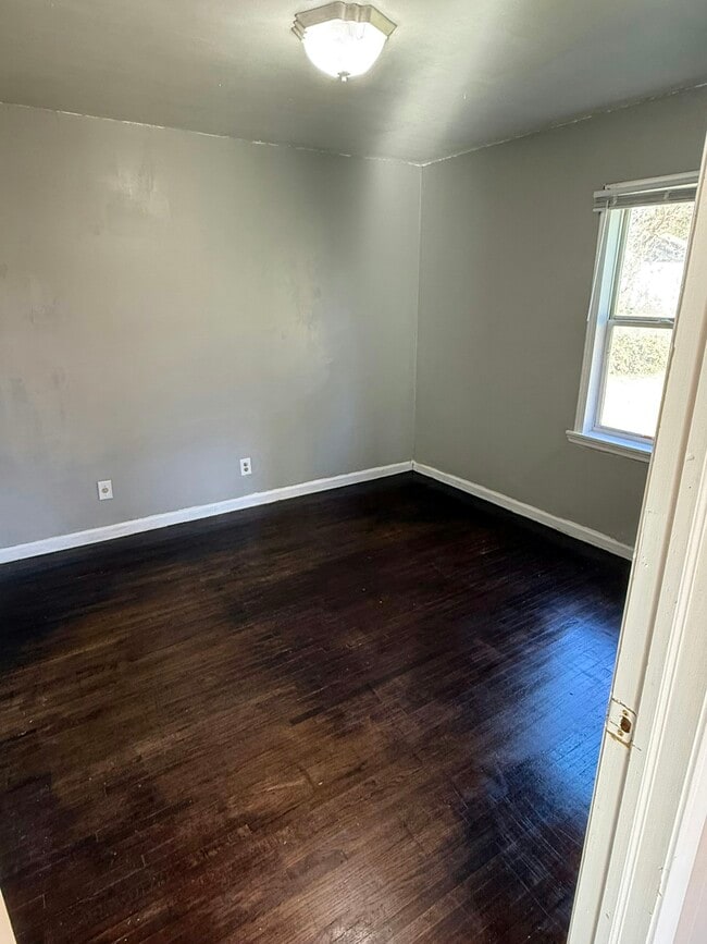 Building Photo - 810 S Terrace Dr