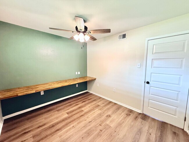 Building Photo - 2235 E Contour Dr