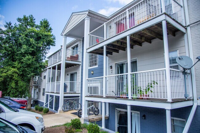 Building Photo - One Bedroom Condo in Barracks West