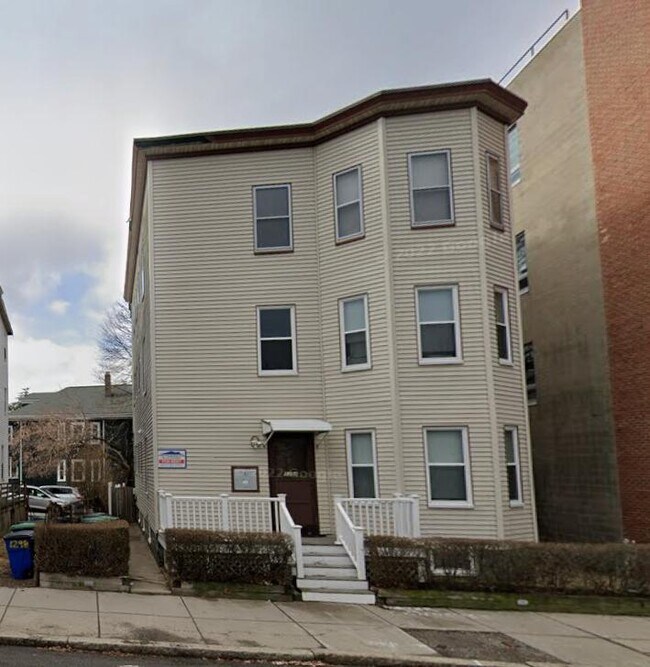 Building Photo - 1304 Broadway
