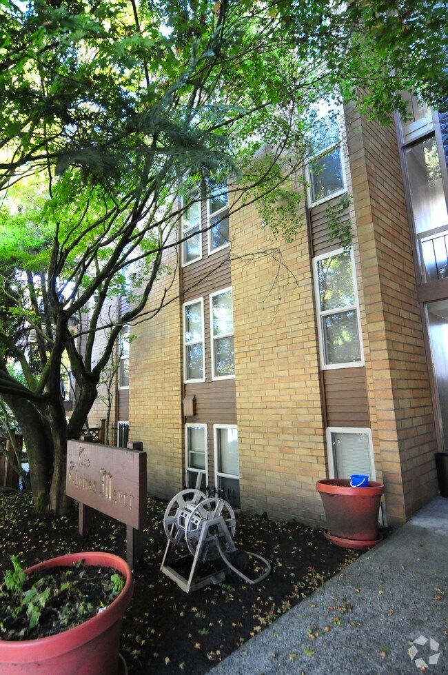 Building Photo - Thomas Manor Apartments