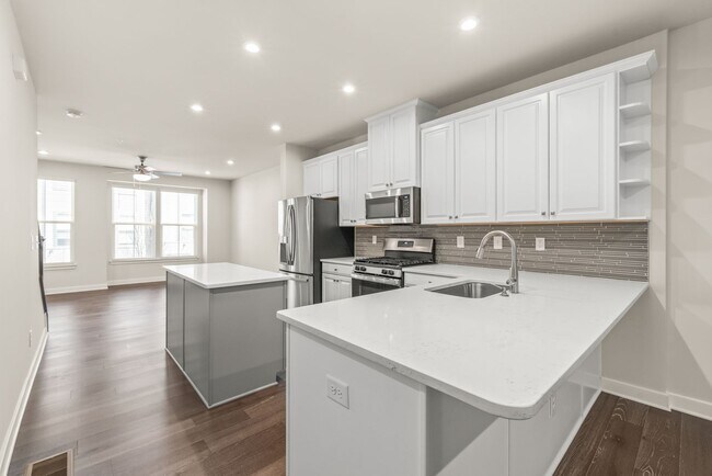 Building Photo - (Coming Soon) 3 Bedroom Townhome minutes from South End!