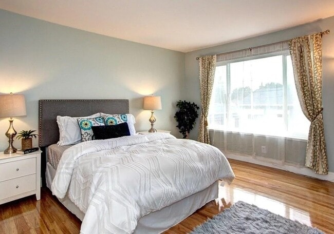 Building Photo - 5954 Sorrel Ave