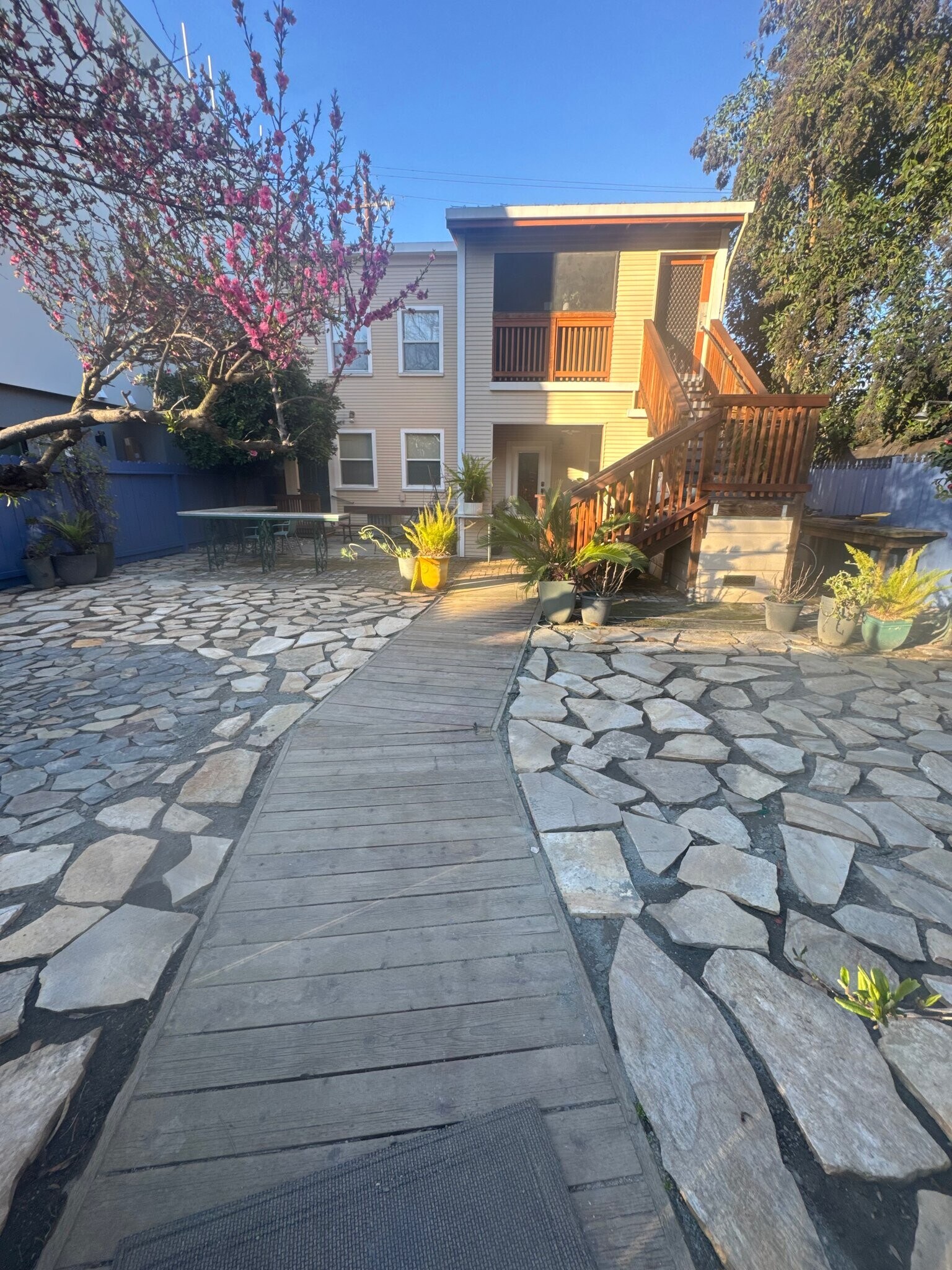 Building Photo - 814 Victorian Alley