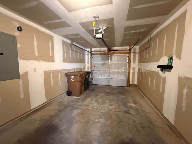 Building Photo - 3811 Bellingham Ct