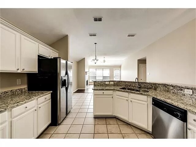 Building Photo - 9117 Newport Ln