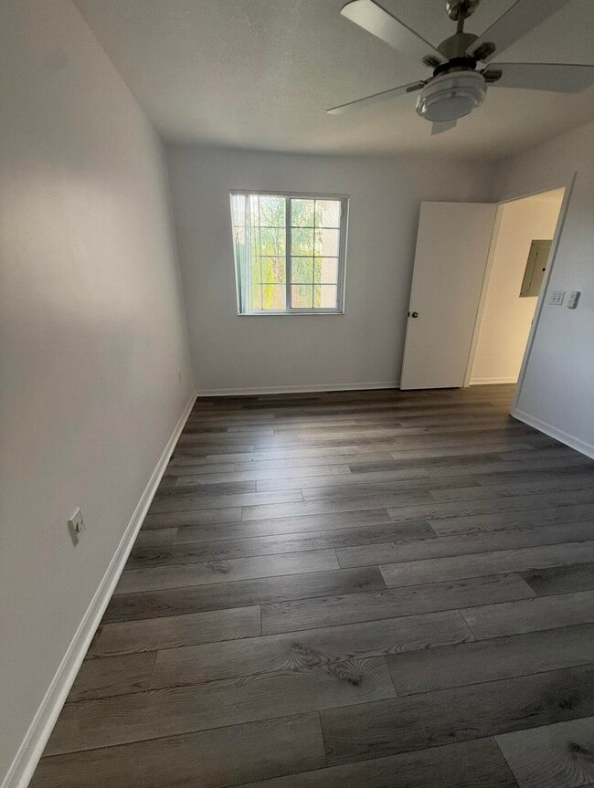 Building Photo - 100 Crestwood Ct N