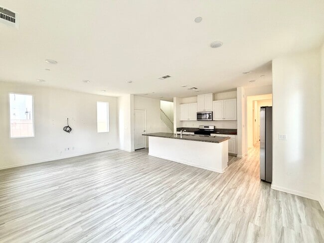 Building Photo - Iris Park Gem | 4 Bedrooms, Loft, and Modern Upgrades Throughout