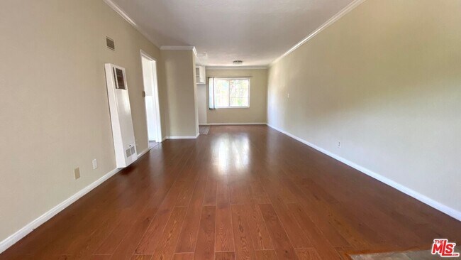 Building Photo - 443 S Wilton Pl