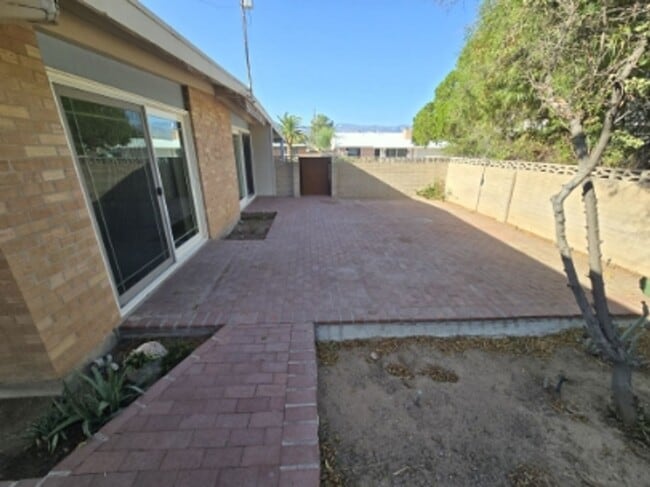 Building Photo - Beautiful Eastside Home