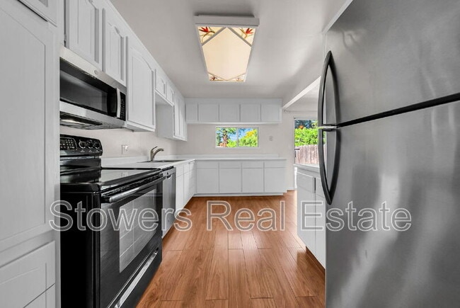 Building Photo - 275 Cameo Dr