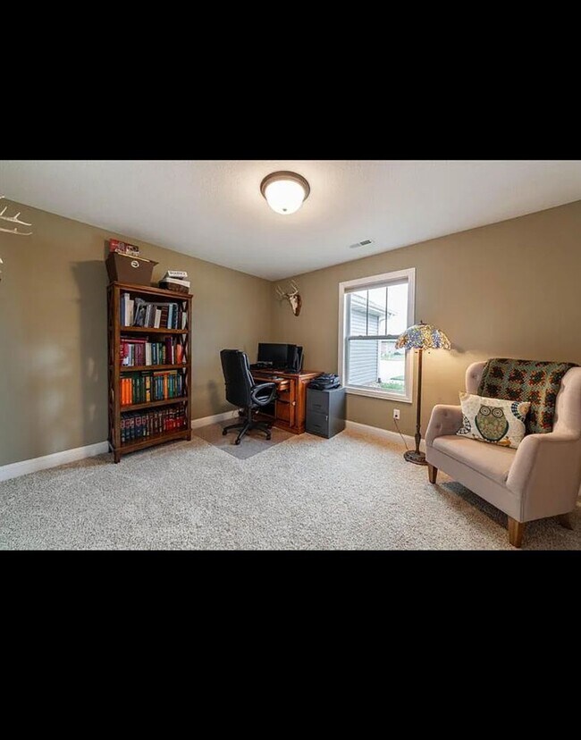 Building Photo - 5610 Abercorn Dr