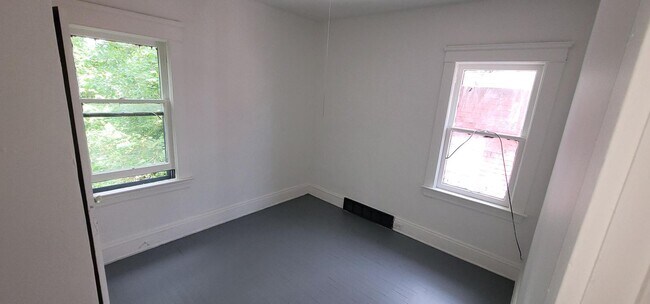 Building Photo - 626 E 130th St