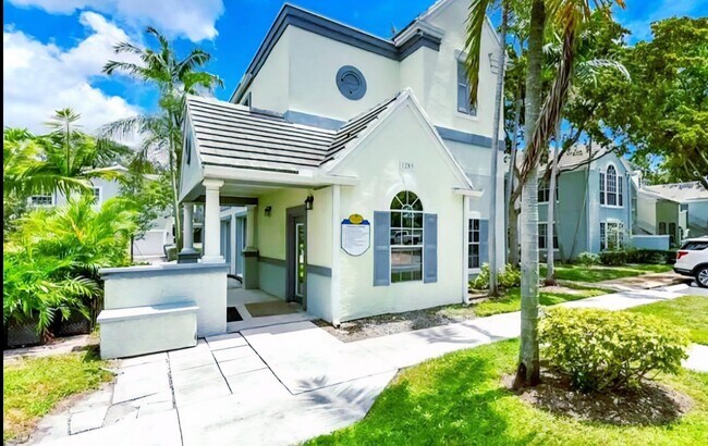 Building Photo - 1050 Crystal Way